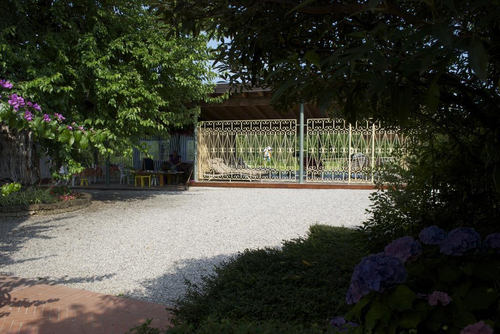 Gasthaus Agriturismo La Breda San Felice del Benaco Exterior foto